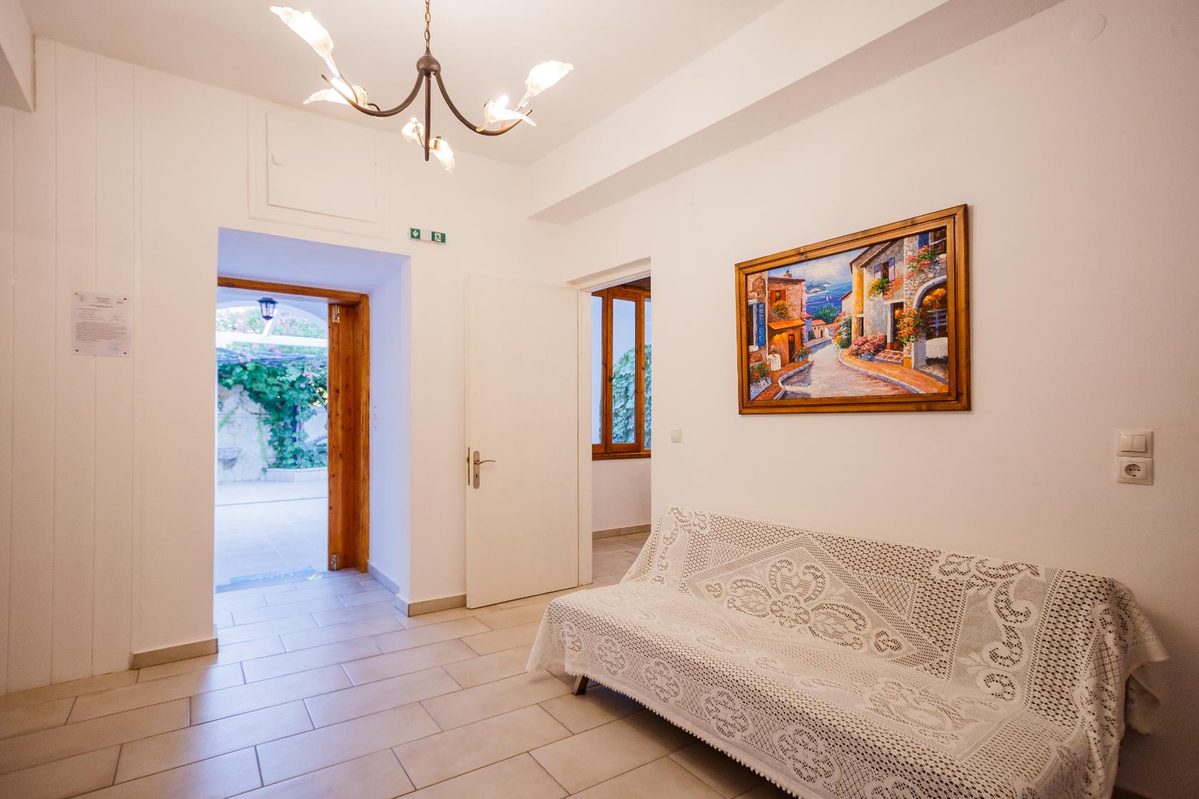 family room to konaki