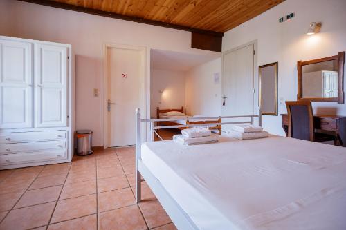 alikes alykes to konaki Zakynthos